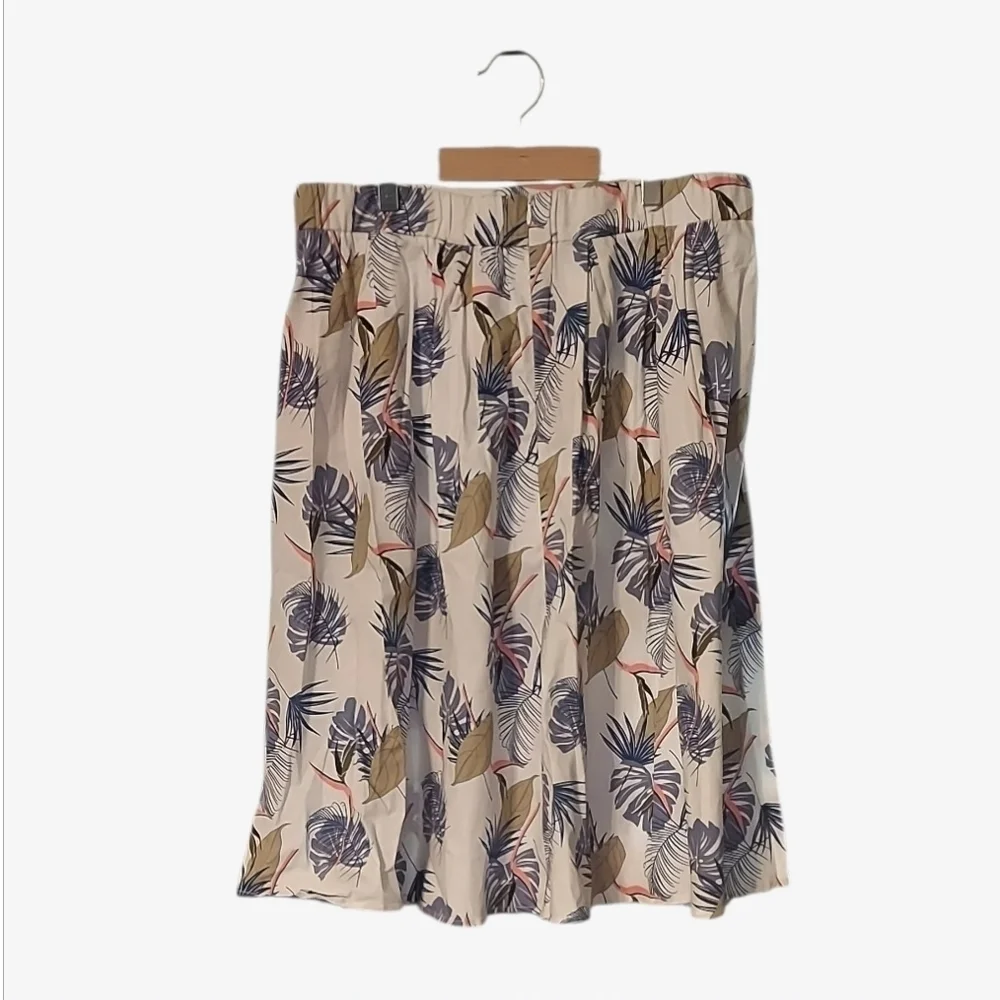 NWT Tandisk White A-Line Skirt with Blue Leaf Print ~sz Large - Picture 3 of 5
